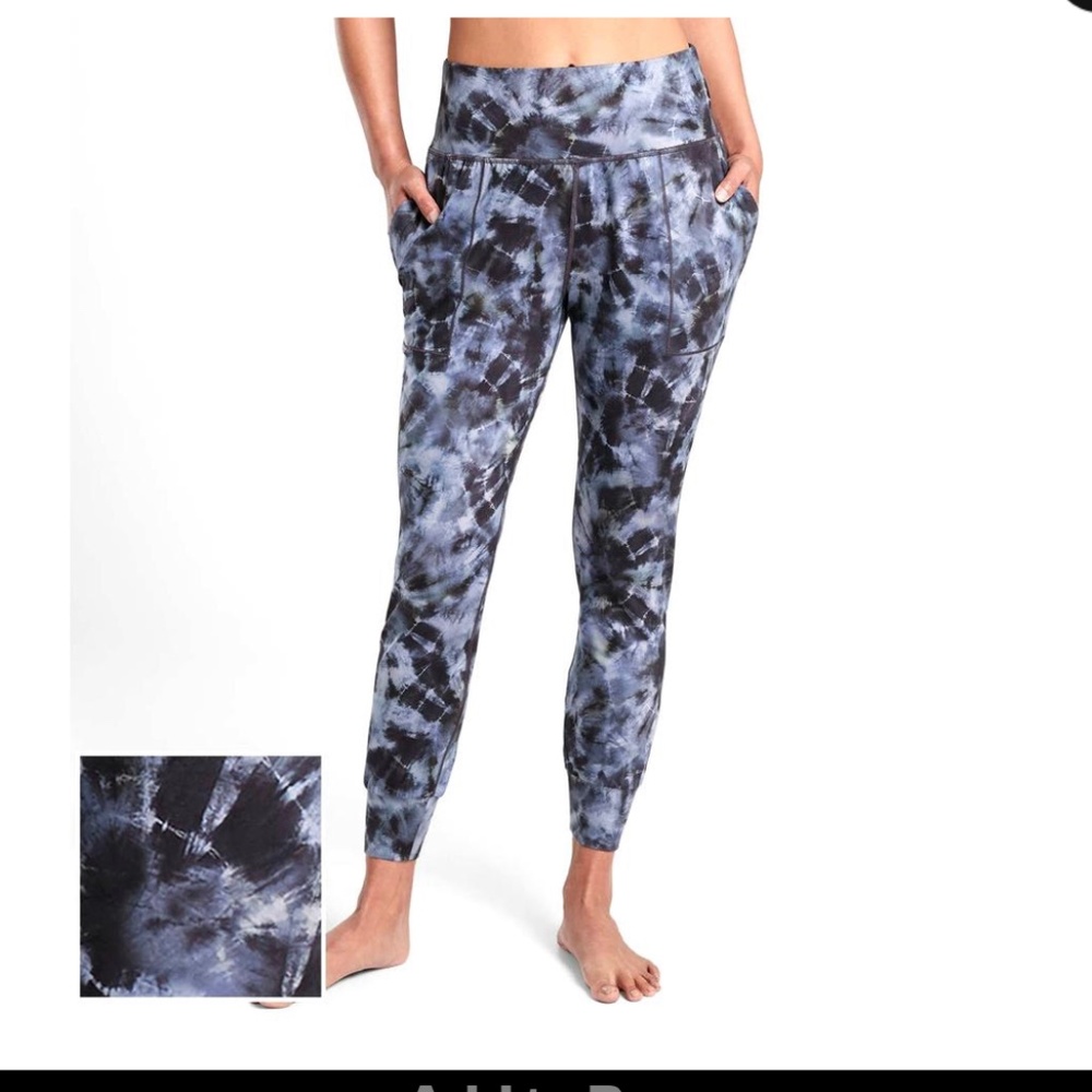 Athleta salutation joggers